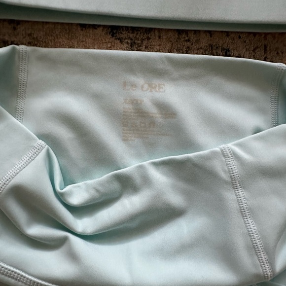 Le Ore turquoise two piece athletic set XS like new - Picture 3 of 3